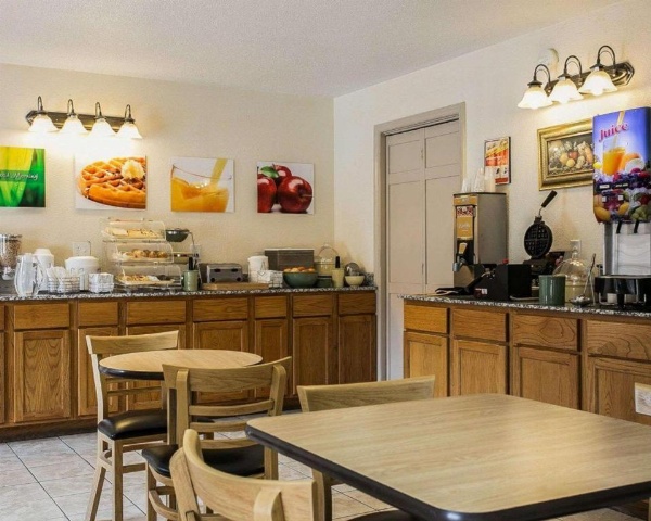 Quality Inn image 7
