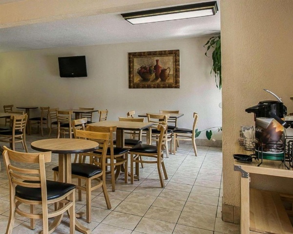 Quality Inn image 8